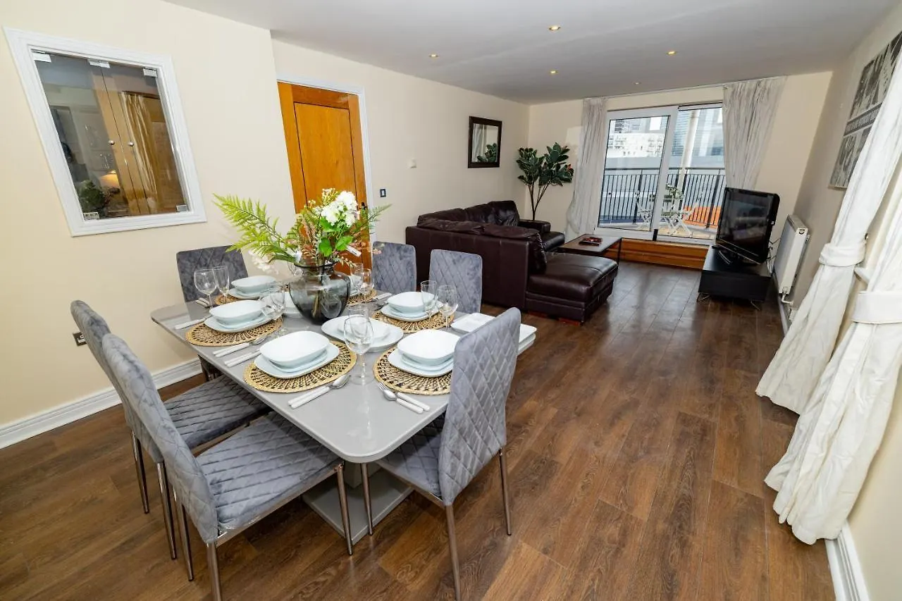 Two Bed Apartment Near Canary Wharf Londres