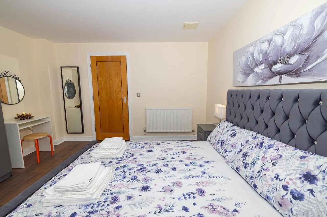 Two Bed Apartment Near Canary Wharf Londres