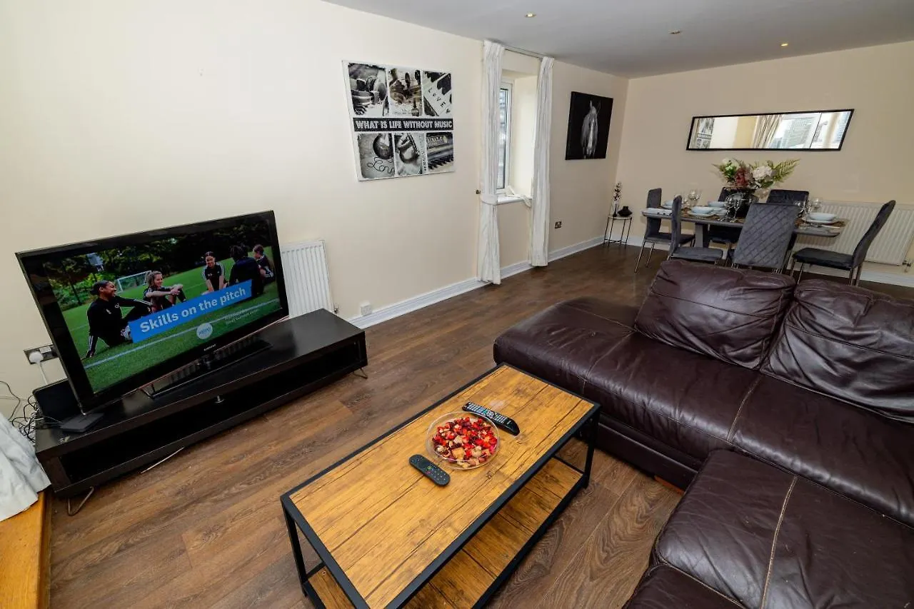 Two Bed Apartment Near Canary Wharf Londres